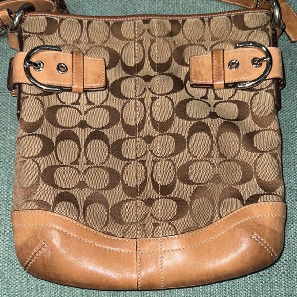 Coach Signature Canvas Shoulder Bag Purse 🔥 - Picture 2 of 6